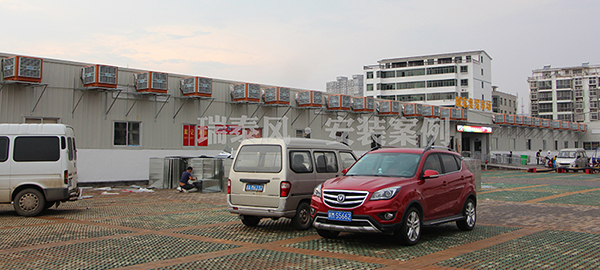 菜市場該如何通風(fēng)降溫呢？瑞泰風(fēng)環(huán)?？照{(diào)為居民買菜送清涼